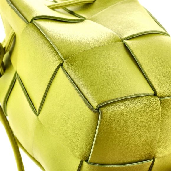 Bottega Veneta Cassette Bucket Bag Maxi Intrecciato Leather with Beaded Details - Picture 6 of 7